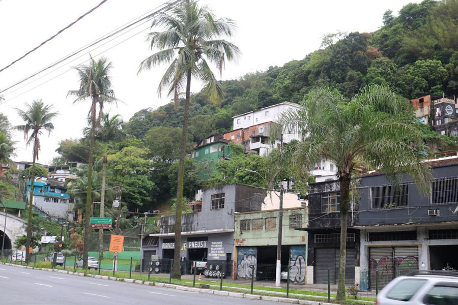 Novo trecho de morro de Santos vai ganhar melhorias na drenagem e contenção na encosta