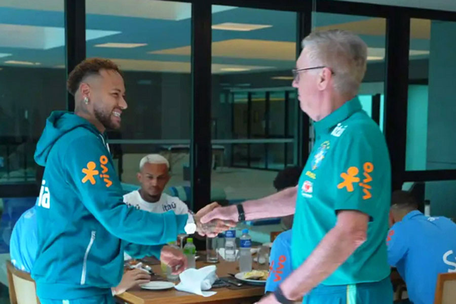 Neymar não vai a campo em primeiro dia de treinos da seleção na Granja Comary