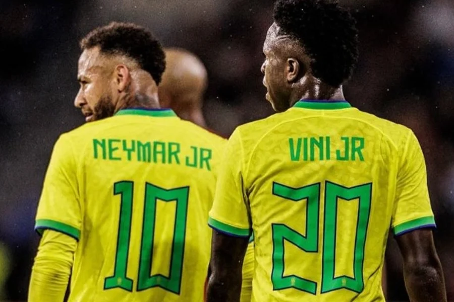Com a 10, Neymar iguala Pelé, e seleção tem dúvidas sobre número 9
