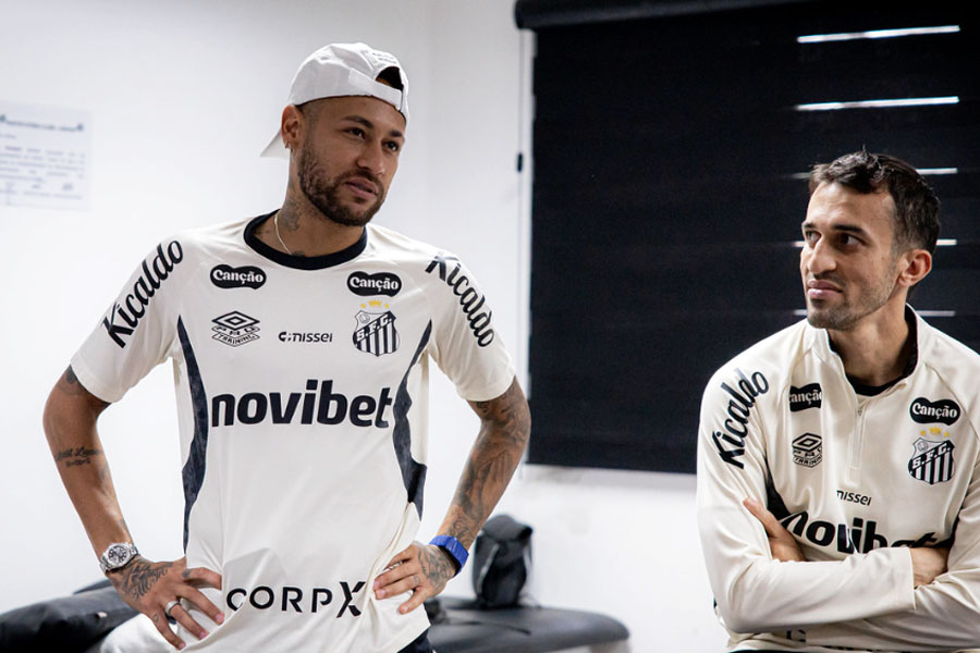 Neymar agradece elenco do Santos após ser convocado e desabafa: 
