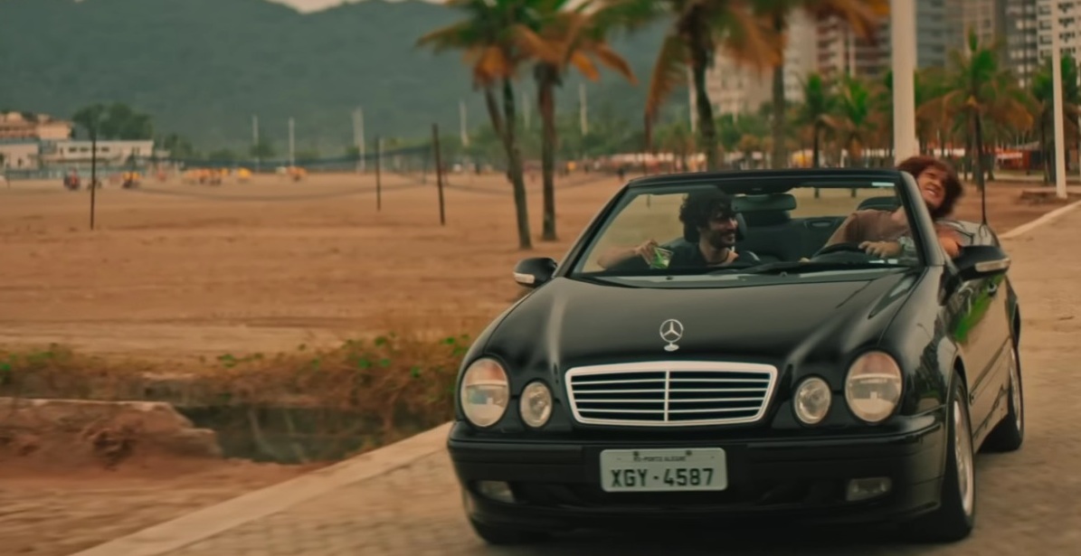 Praia de São Vicente aparece em filme sobre hacker brasileiro estrelado por João Guilherme