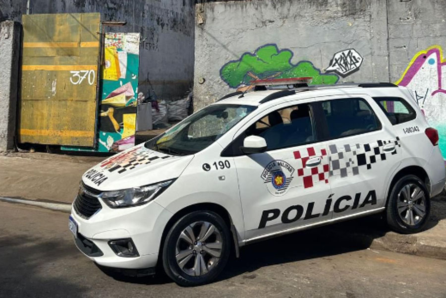 Ferros-velhos são autuados por irregularidades e ligação clandestina de energia em Santos; VÍDEO