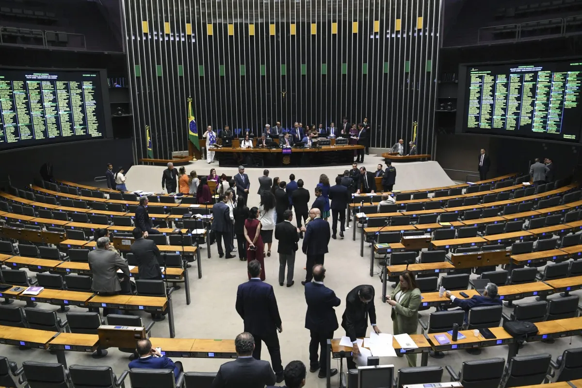 Comissão da Câmara faz turnê sobre fim da 6x1 e tenta ganhar visibilidade em ano eleitoral