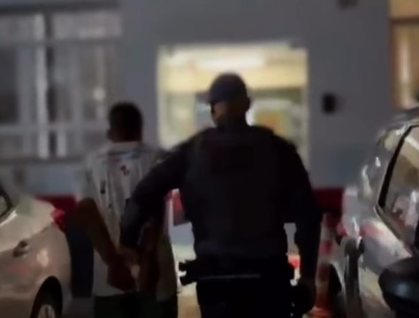 Dupla é presa após roubar loja de conveniência em Santos