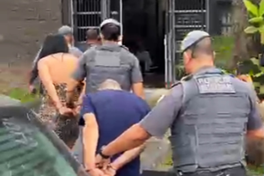 Trio é preso com grande quantidade de drogas armazenada dentro de casa em Santos; VÍDEO