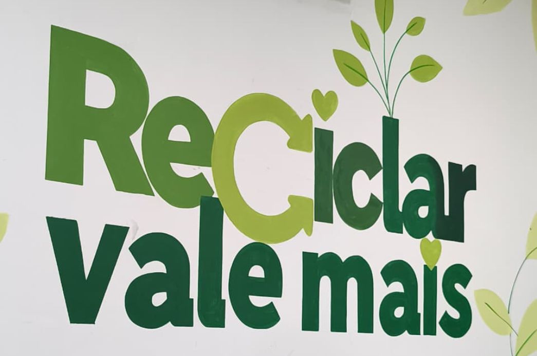Cubatão lança campanha que troca recicláveis por cupons para sorteio de iPhone 17