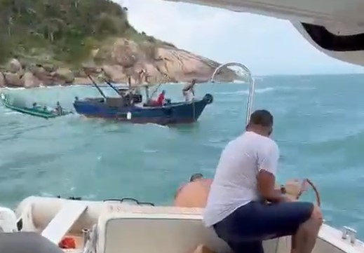 Empresário realiza resgate de pescadores durante ventania em Guarujá; VÍDEO