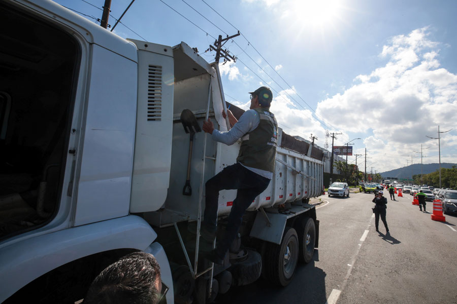 PG realiza operação contra o descarte e transporte irregular de resíduos da construção civil
