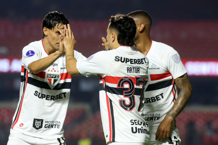 São Paulo vence 1ª com Dorival, espanta a crise e se classifica como líder do grupo na Sul-Americana