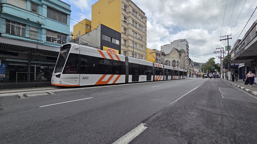 Segundo trecho do VLT em Santos começa a circular em horário integral a partir de segunda