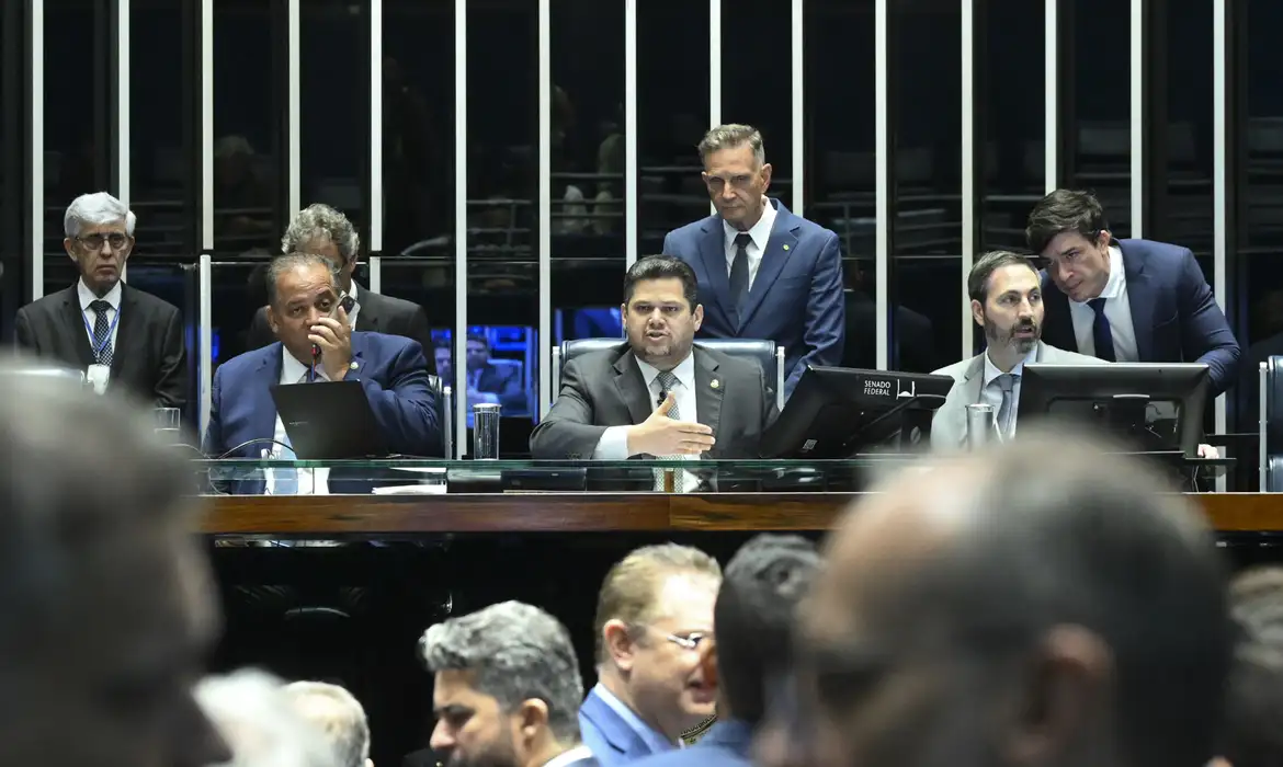 Alcolumbre promulga lei que beneficia condenados pelo 8/1
