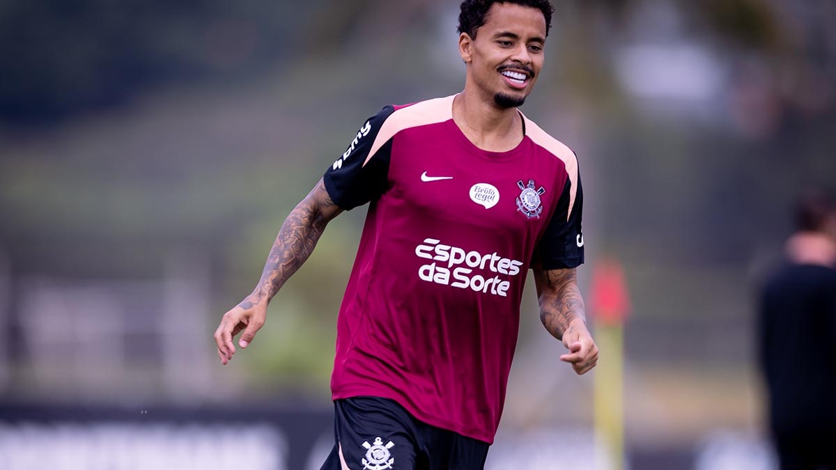 Suspensão de André abre espaço para xodó de Diniz no Corinthians