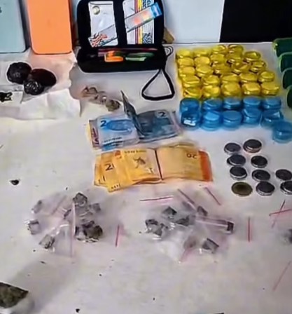 Operação da PM termina com homem detido por tráfico de drogas na Zona Noroeste, em Santos
