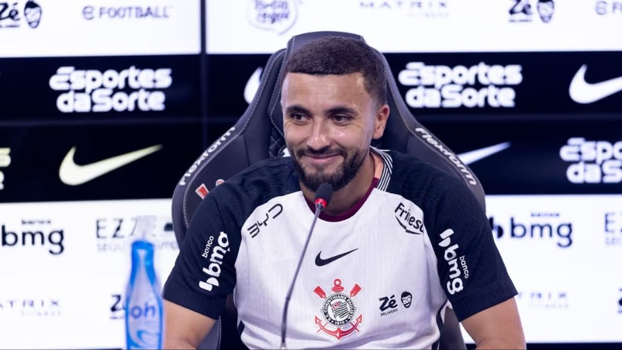 Zakaria cria roteiro próprio e vai além da amizade com Memphis