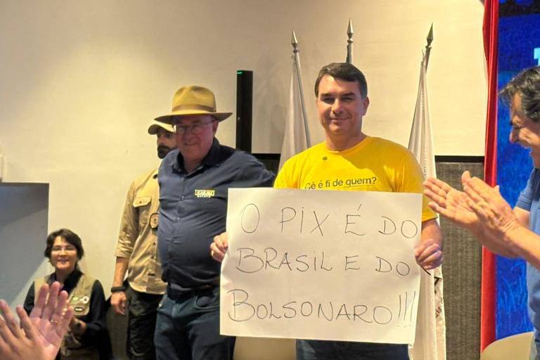 Flávio afirma que Pix é do Bolsonaro apesar de ex-presidente ter dito desconhecer a medida em 2020