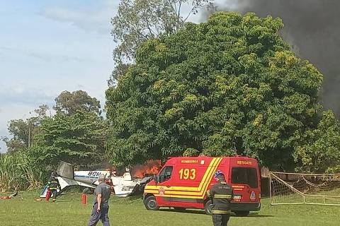 Queda de avião mata duas pessoas e deixa um ferido em Marília (SP)