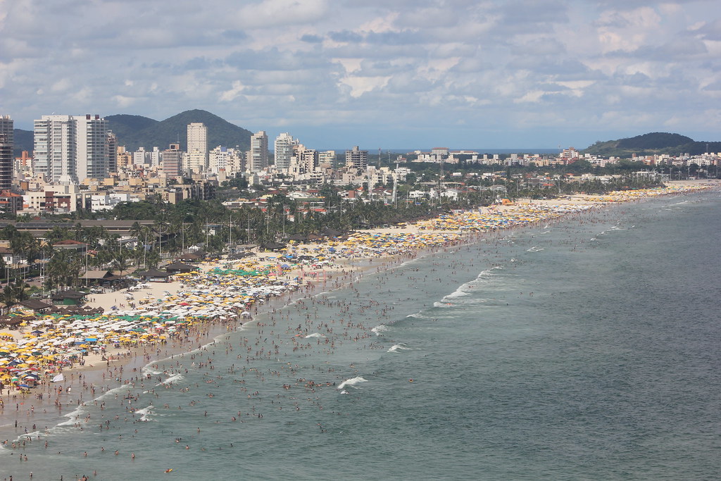 Guarujá terá show de Dudu Nobre e série de entregas pelos 92 anos