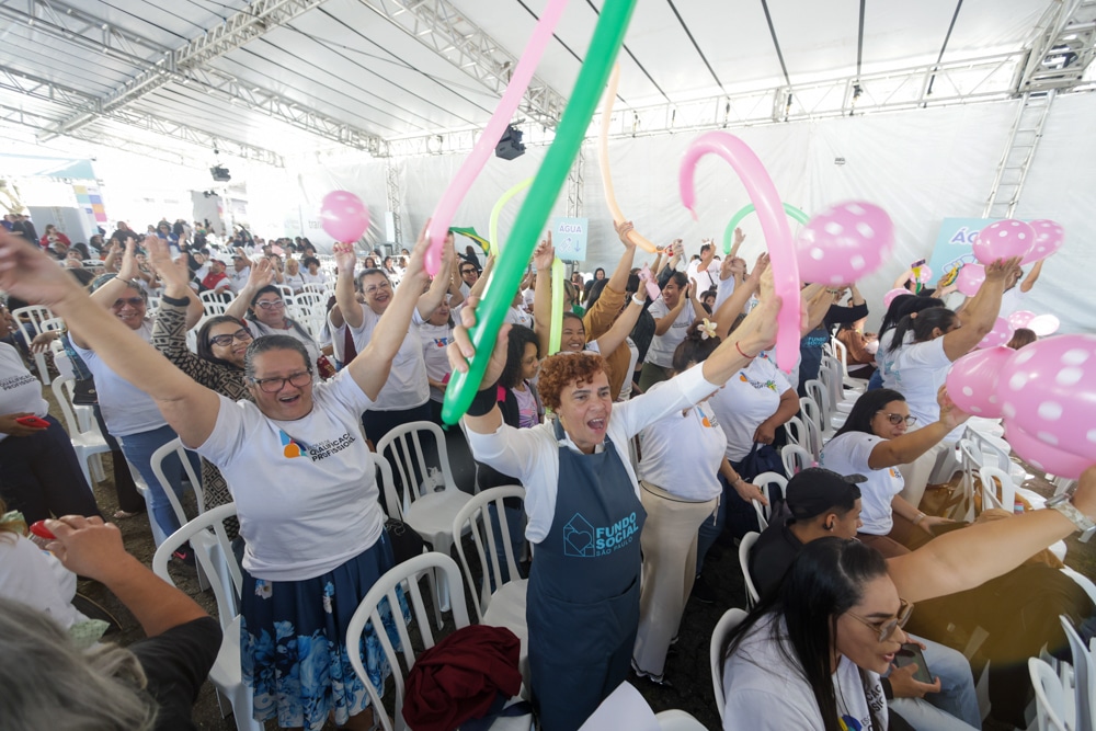 Mais de mil vagas de emprego e 1,3 mil certificados marcam evento em Guarujá