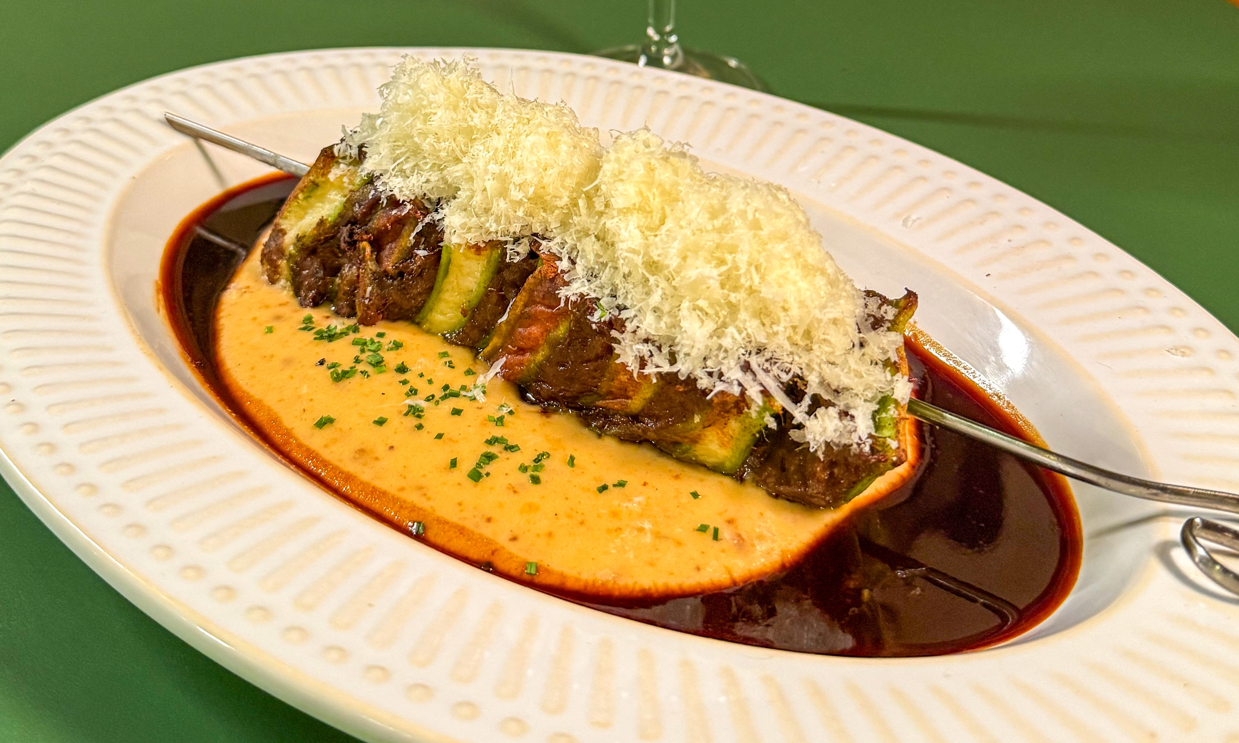 Tocaia lança menu de inverno com receitas autorais e nova carta de drinks para a temporada