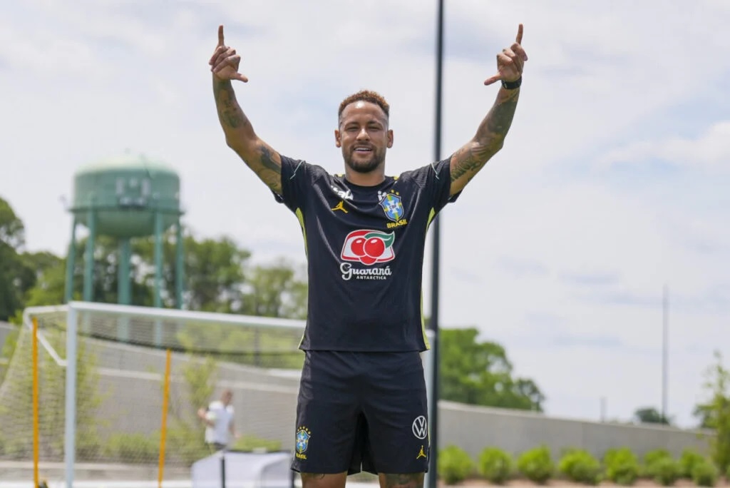 Ancelotti diz que Neymar estará à disposição da Seleção contra a Escócia
