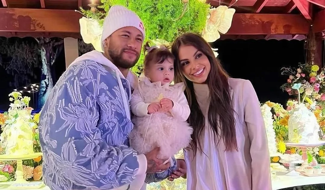 Helena, filha de Neymar e Amanda Kimberlly, completa 2 anos com festa no Brasil