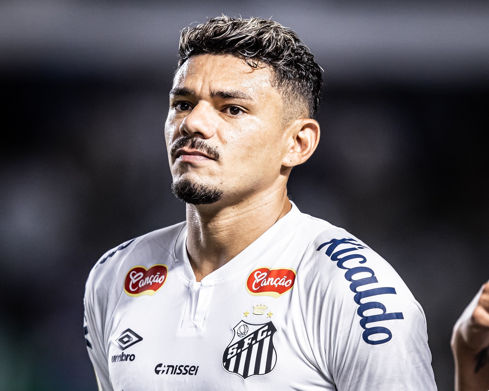Salário trava negociação entre Santos e Fortaleza por Tiquinho Soares