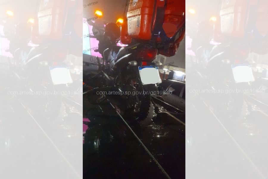 Motociclista morre após tombar veículo e ser atropelado em acesso à Anchieta, em Cubatão