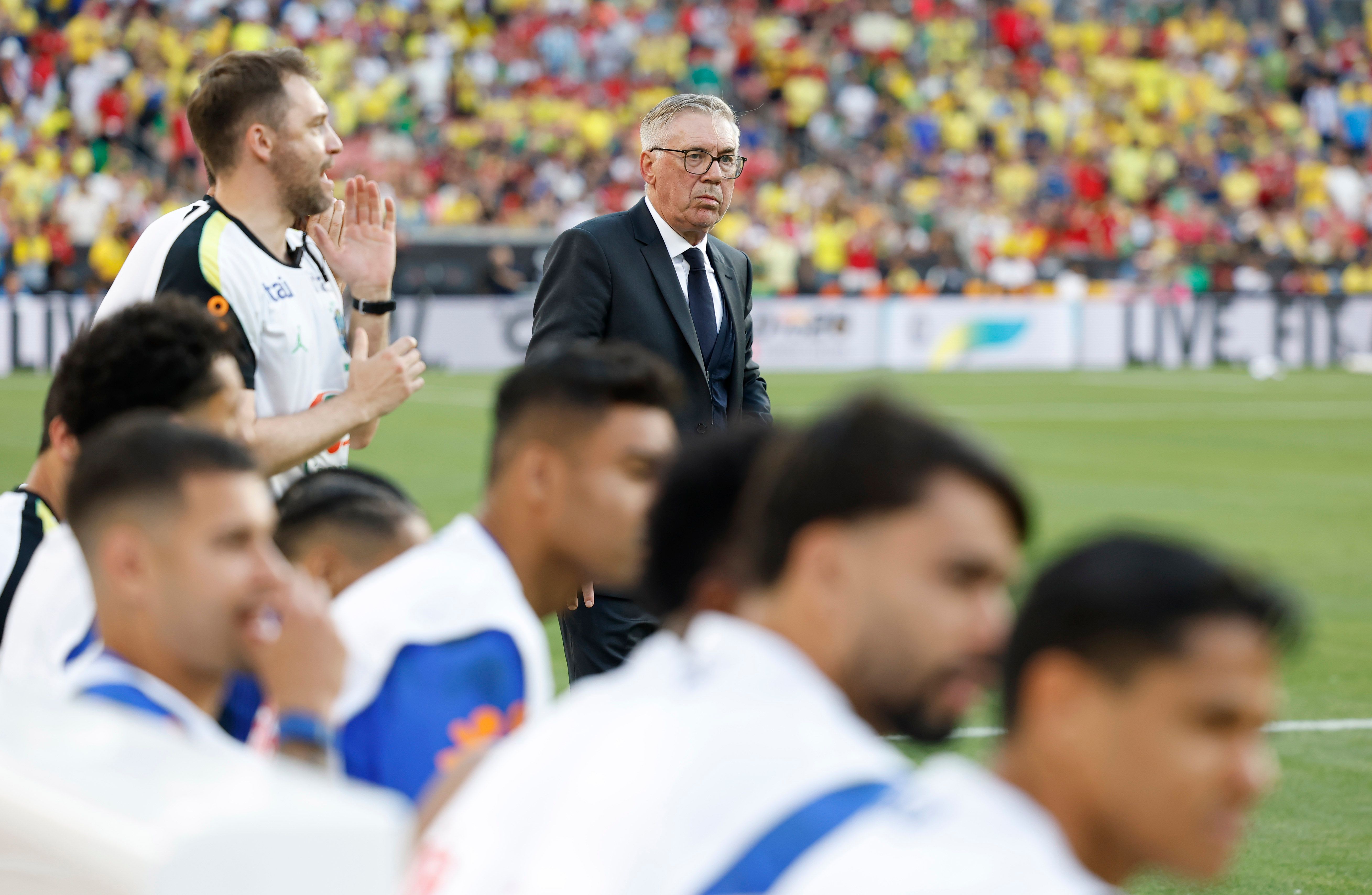 Ancelotti diz ter time da estreia, mas lesão e testes deixam Brasil incerto