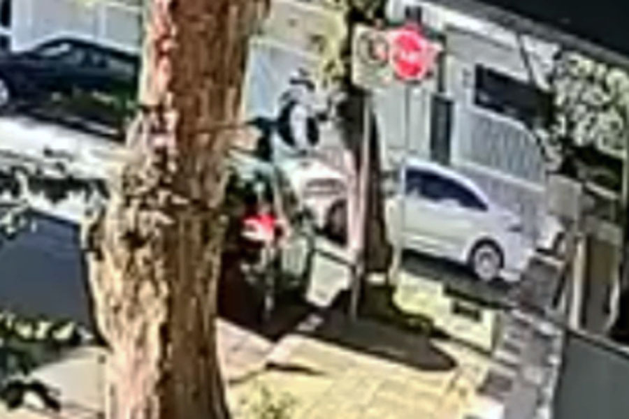 Vídeo mostra momento em que idosa de 81 anos é atropelada em Santos por motorista que fugiu sem prestar socorro