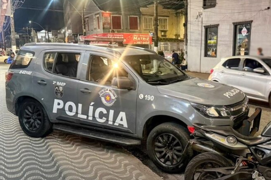 Homem com moto furtada e foragido da Justiça são detidos pelo Baep em São Vicente