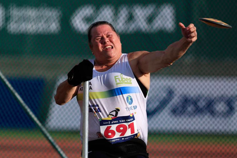 Beth Gomes garante grandes resultados no Circuito Paralímpico e celebra melhores marcas da temporada