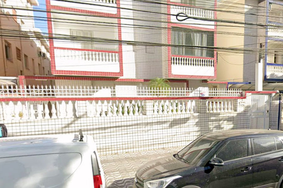 Gás vaza após tubulação ser atingida durante instalação de poste no Boqueirão, em Santos