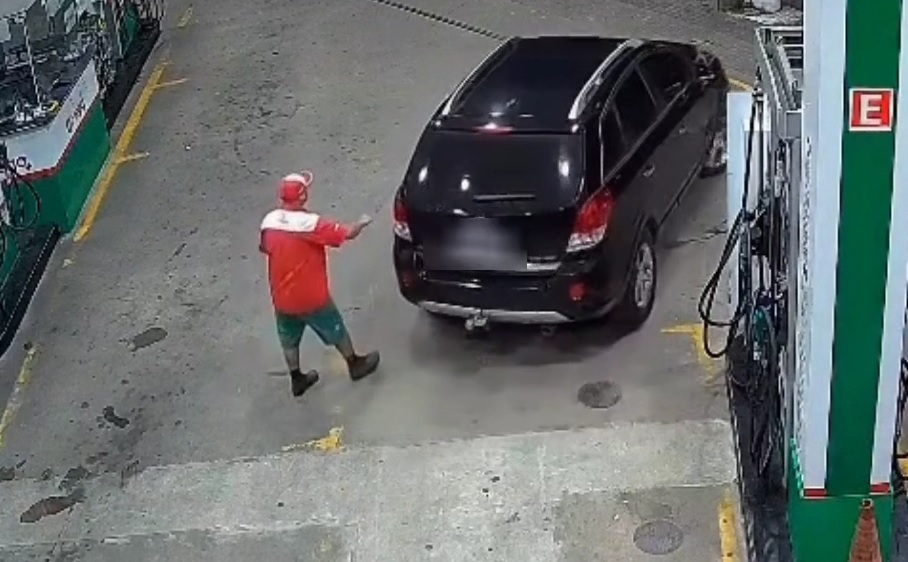 Motorista abastece mais de R$ 300 em posto de gasolina de Praia Grande e vai embora sem pagar; VÍDEO