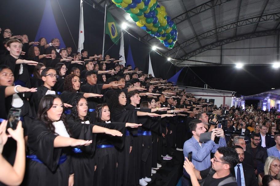 Mais de 370 jovens aprendizes estão prontos para o mundo profissional em Santos