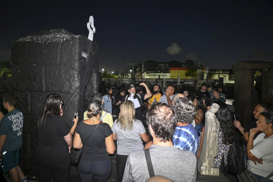 Passeio Luz e Sombra abre 200 vagas para visita guiada em cemitério de Santos 