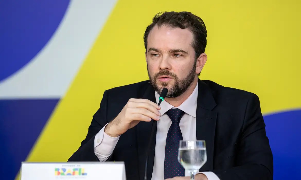Mais de 6 milhões de pessoas e famílias já renegociaram dívidas no Novo Desenrola, diz Durigan