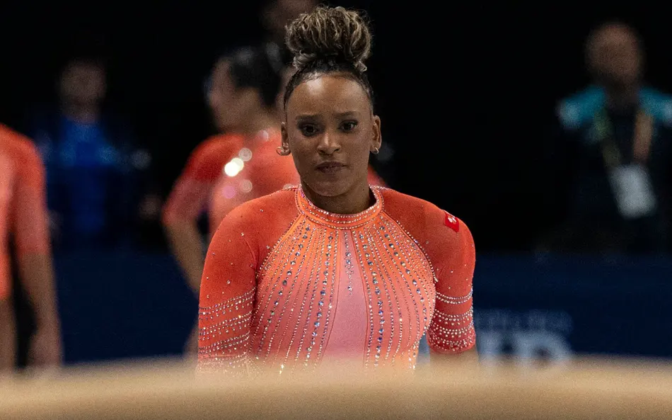 Rebeca confirma favoritismo e leva ouro no salto em volta às competições
