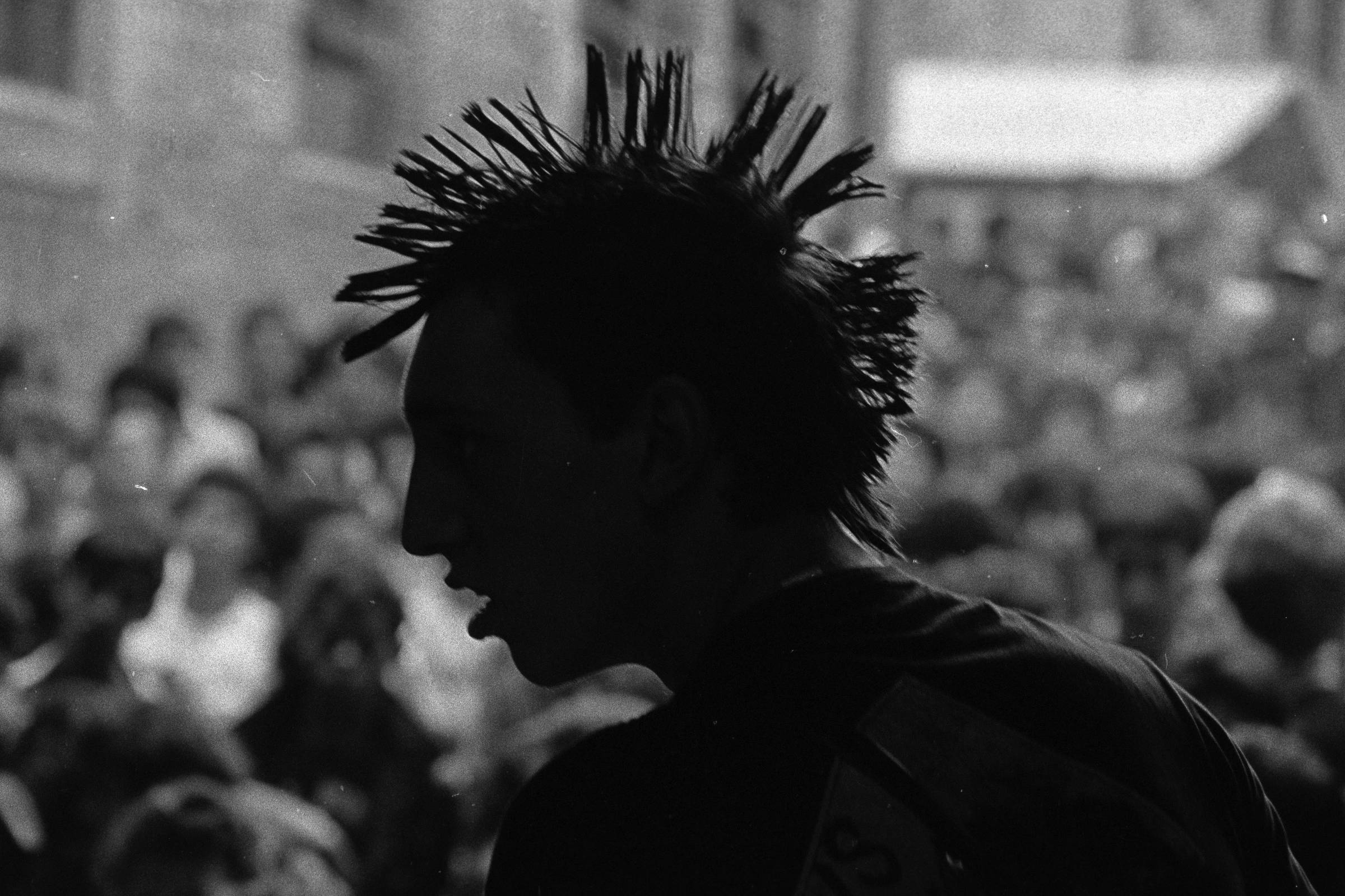 Como o Punk moldou a rebeldia brasileira em 50 anos, com vinil e alta costura