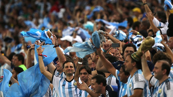 Argentinos invadem capital do futebol nos EUA para despedida de Messi