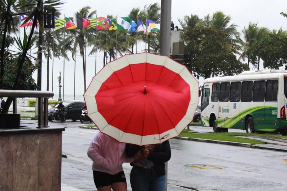 Frente fria avança e provoca mudança no tempo na Baixada Santista