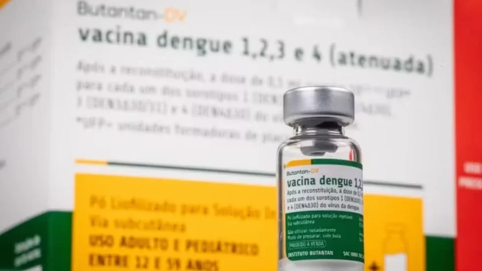 SUS suspende uso de vacina da dengue do Butantan após reações adversas
